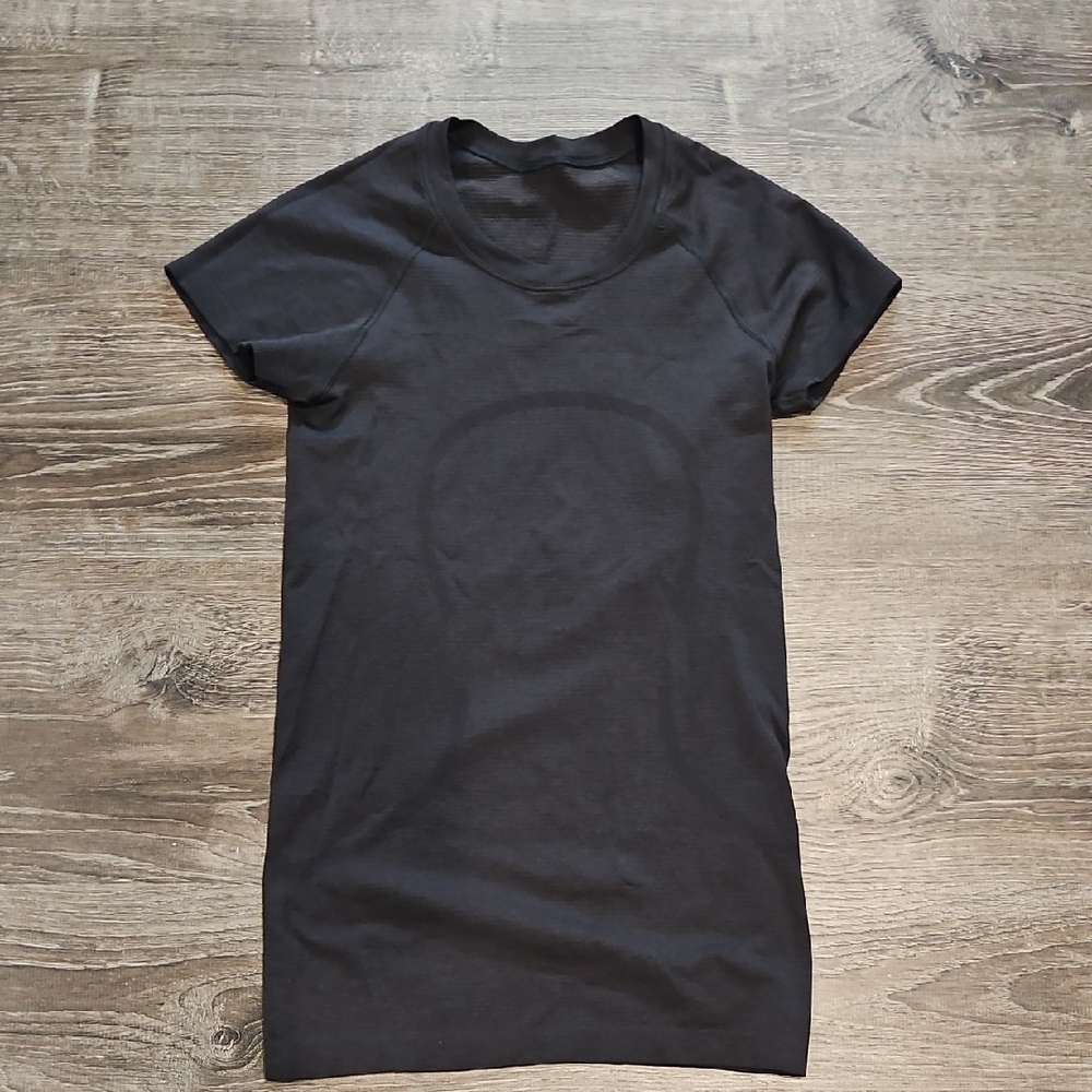 lululemon Swiftly Tech Short Sleeve Shirt - Hip Length